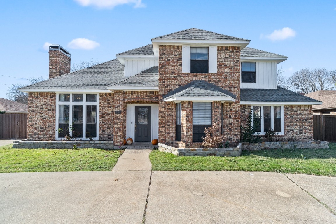 801 Hunters Creek Drive Desoto TX 75115