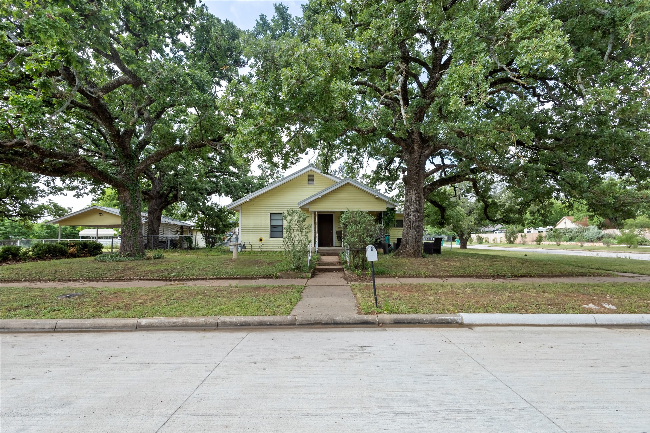 612 W Moss Street Eastland TX 76448