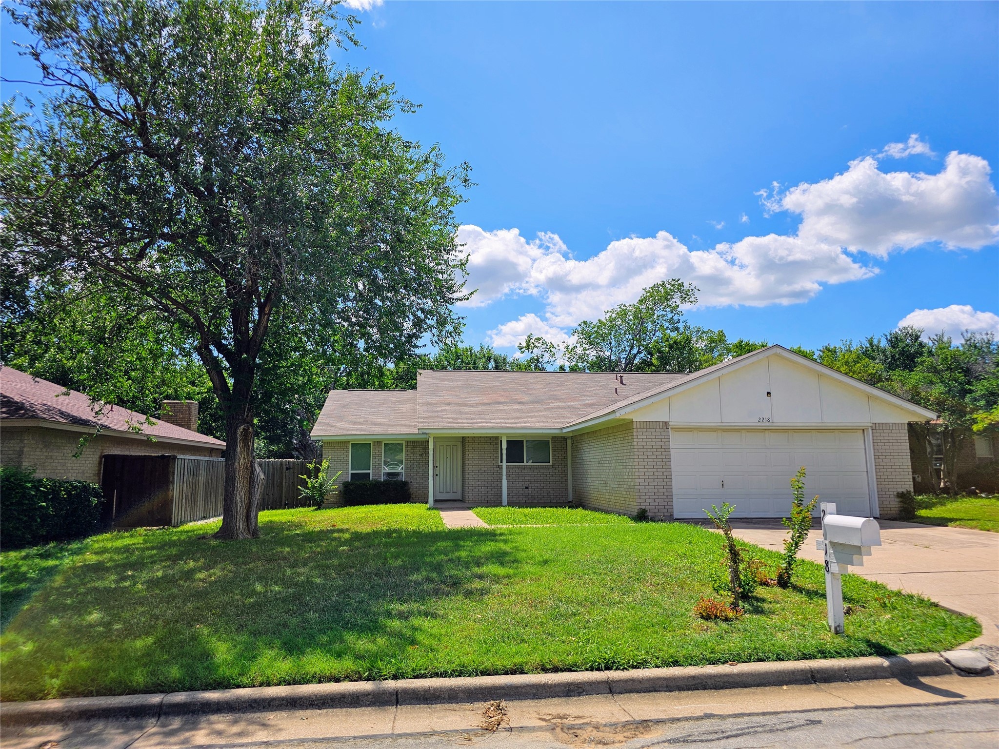 2218 Honey Creek Lane Arlington TX 76006
