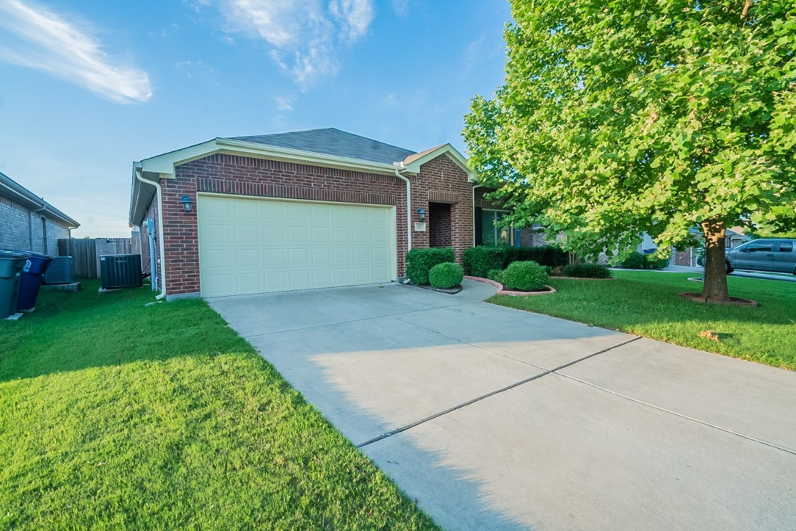327 Crosscreek Drive Princeton TX 75407