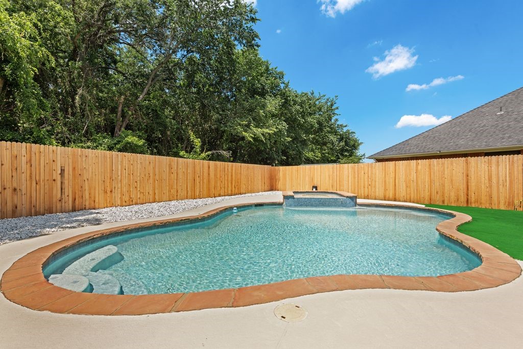 2422 Black Spruce Court Arlington TX 76001