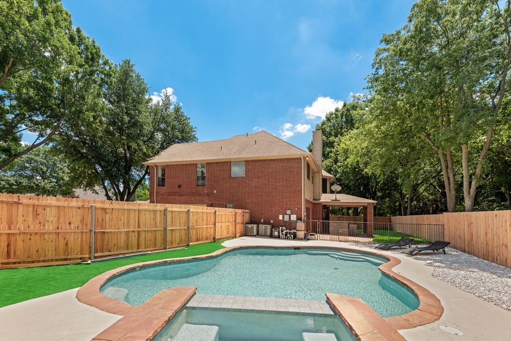 2422 Black Spruce Court Arlington TX 76001