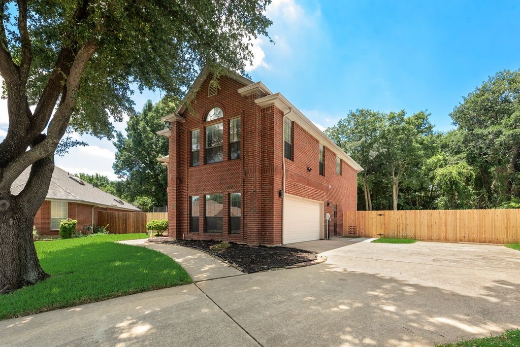 2422 Black Spruce Court Arlington TX 76001