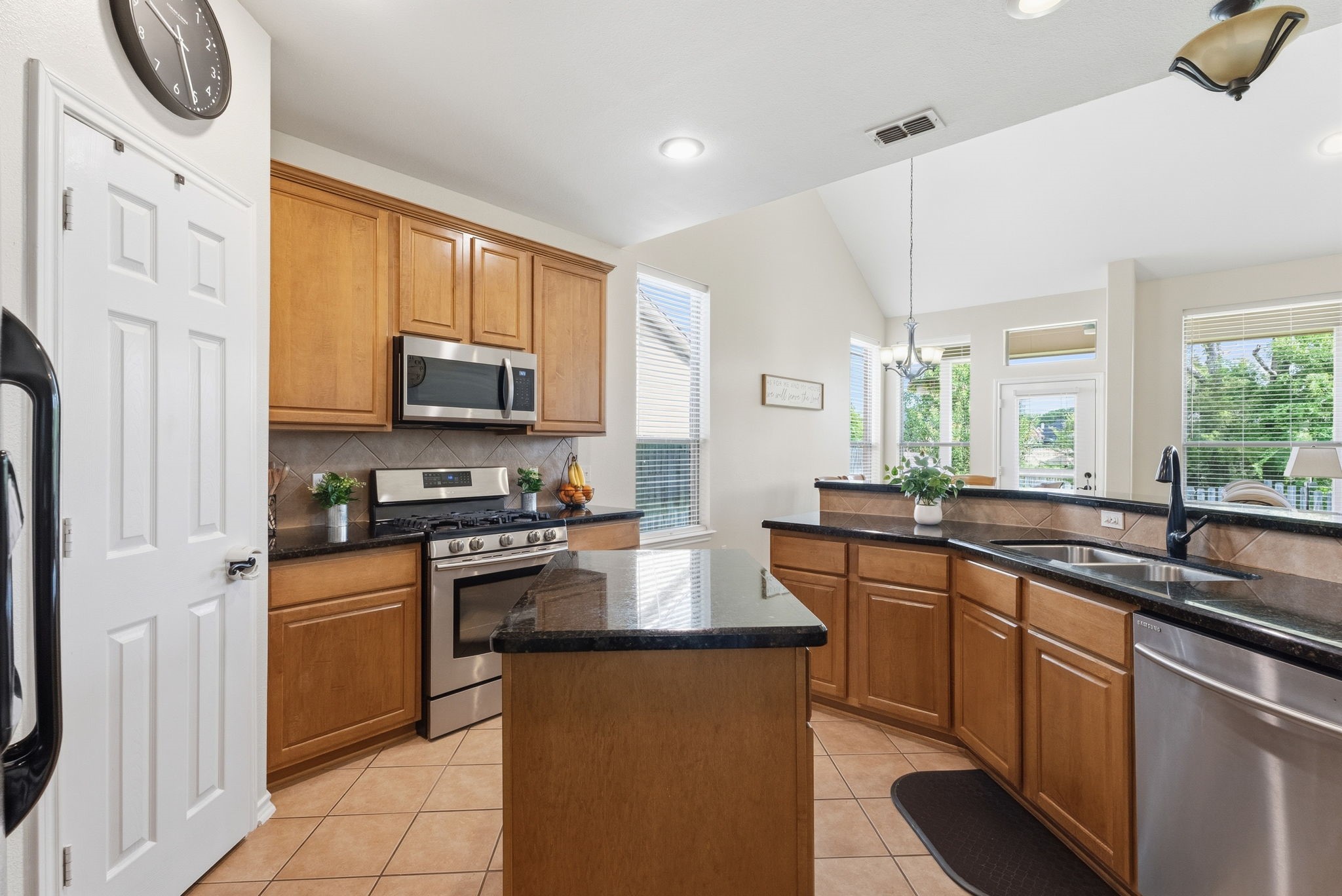 1907 Silver Cove Whitehouse TX 75791