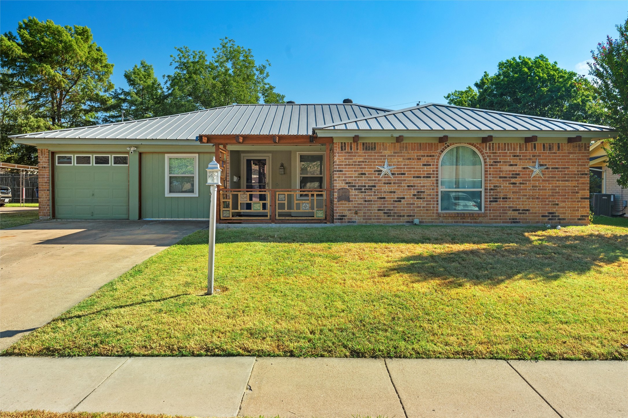 304 Linda Drive Burleson TX 76028