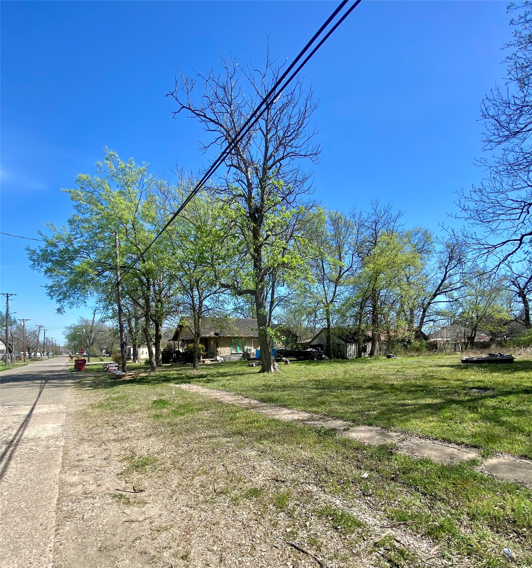 1201 W Market Street Honey Grove TX 75446