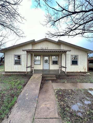 310 N Berry Street Throckmorton TX 76483