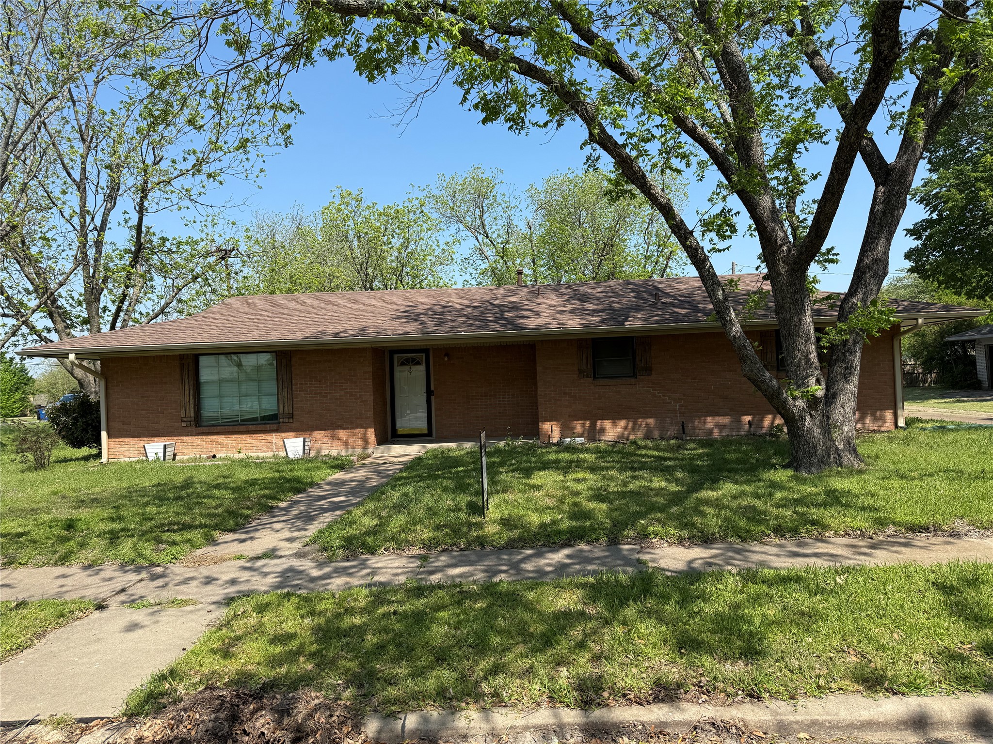 1412 Hillcrest Street Ennis TX 75119