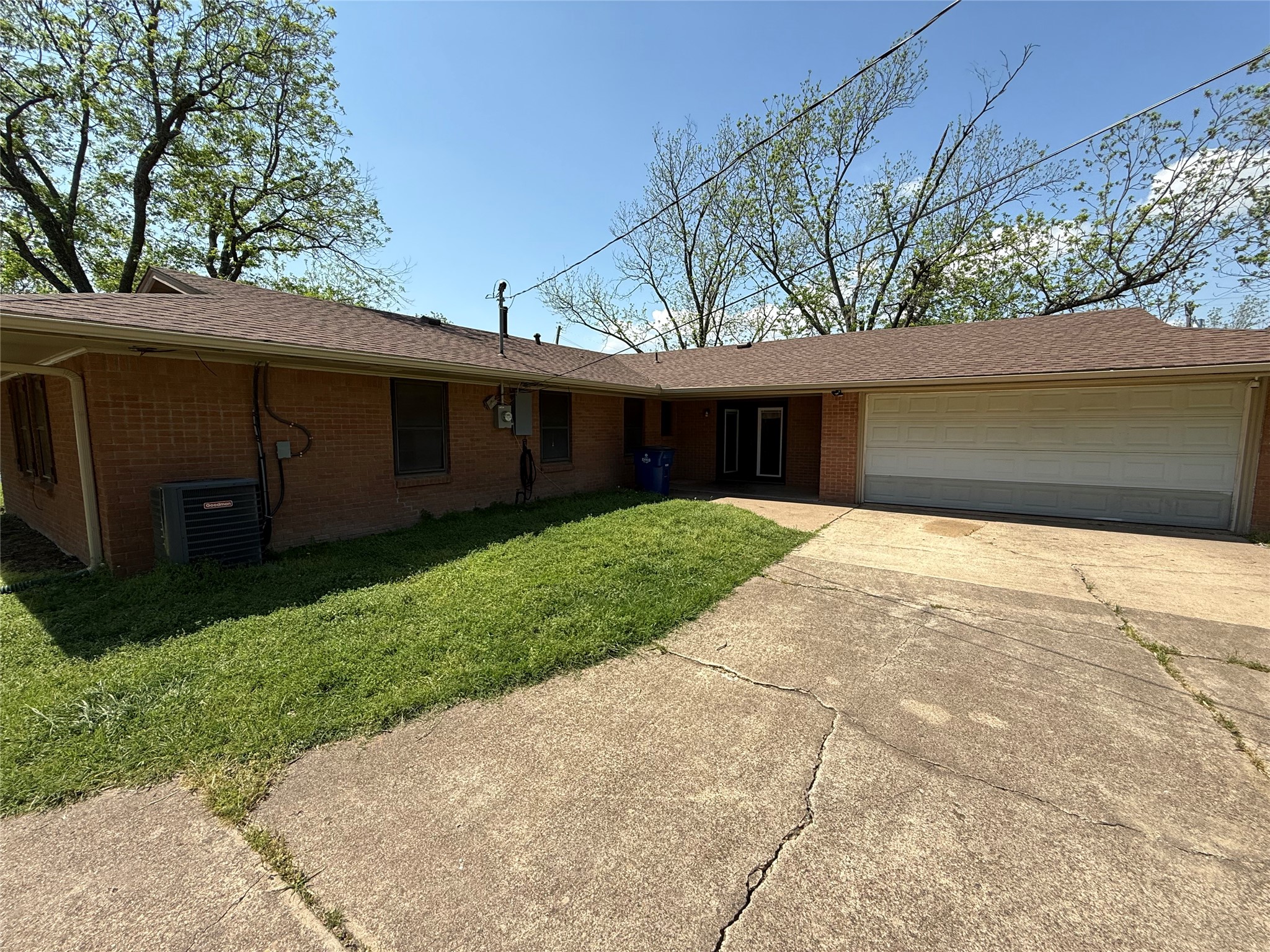 1412 Hillcrest Street Ennis TX 75119