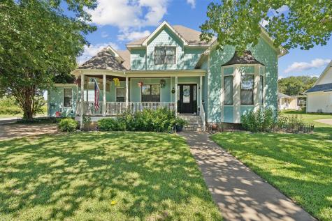 228 W Moore Street Granbury TX 76048