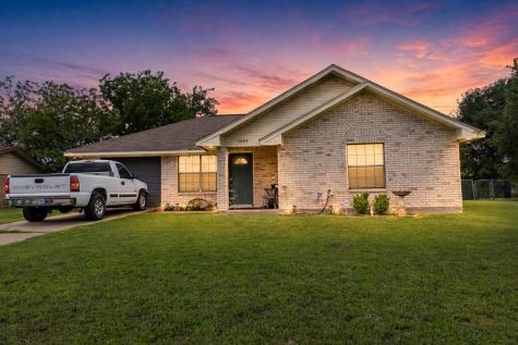 1004 Clover Street Bellmead TX 76705