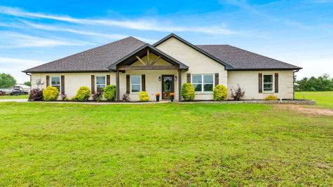 221 Private Road 33082 Sumner TX 75486