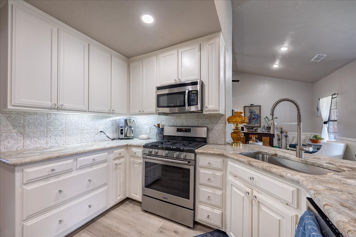 1301 N Saint Charles Avenue Pilot Point TX 76258