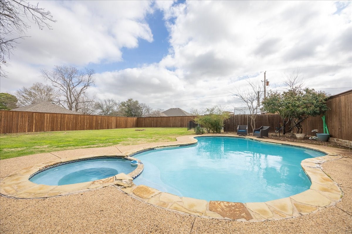 1301 N Saint Charles Avenue Pilot Point TX 76258