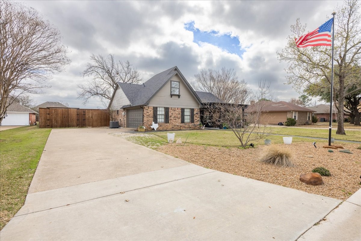 1301 N Saint Charles Avenue Pilot Point TX 76258