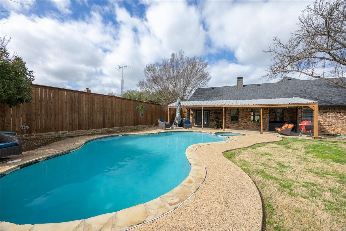 1301 N Saint Charles Avenue Pilot Point TX 76258