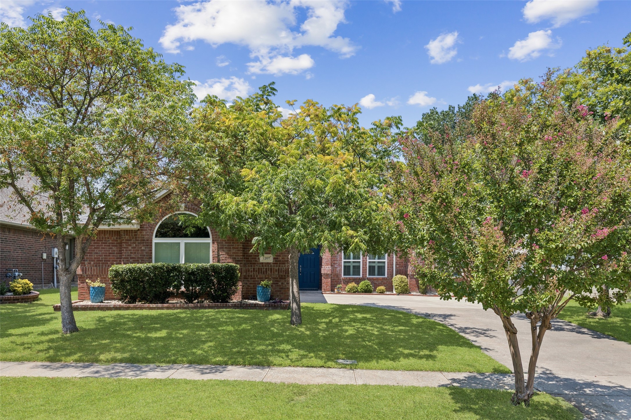 1207 Glenbury Court Arlington TX 76006