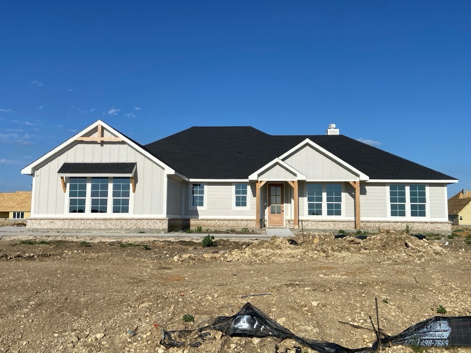 146 Aurora Avenue Valley View TX 76272