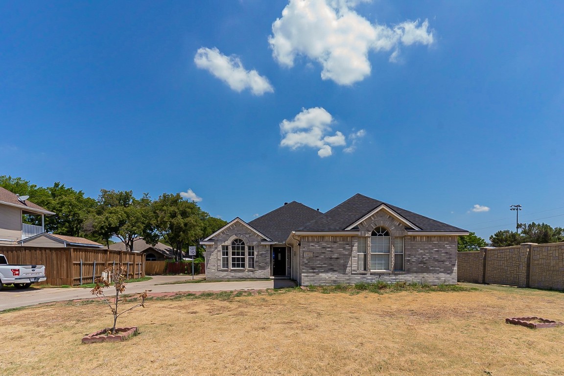 1354 Ashbrook Drive Grand Prairie TX 75052