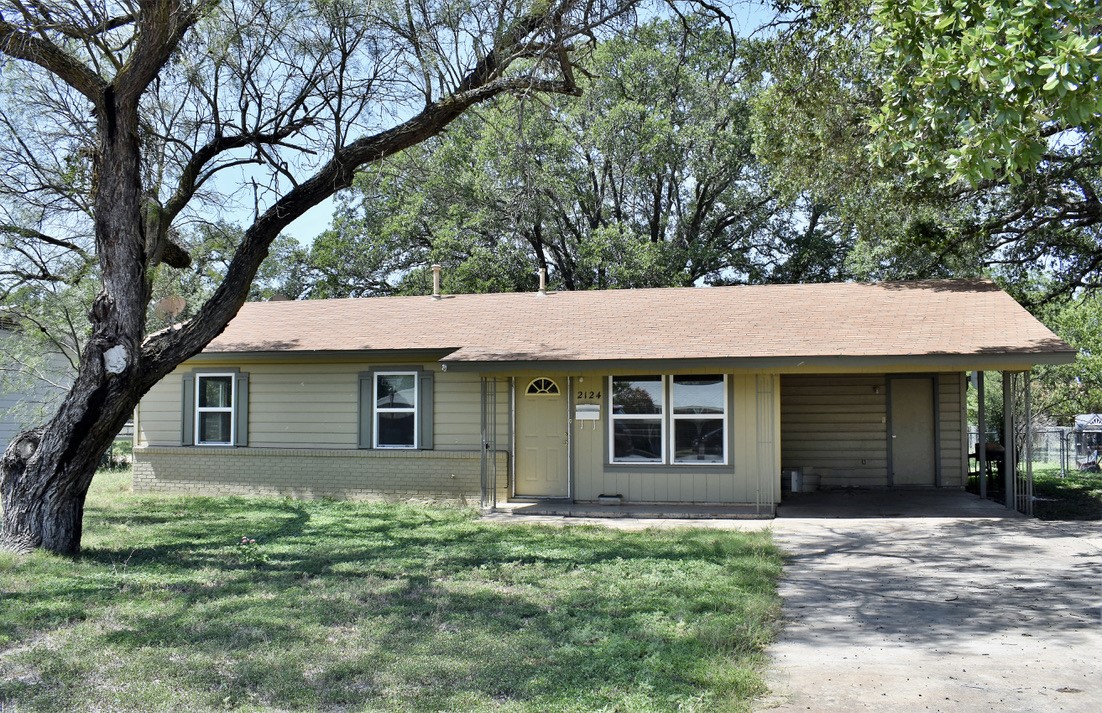 2124 S Pine Street Brady TX 76825