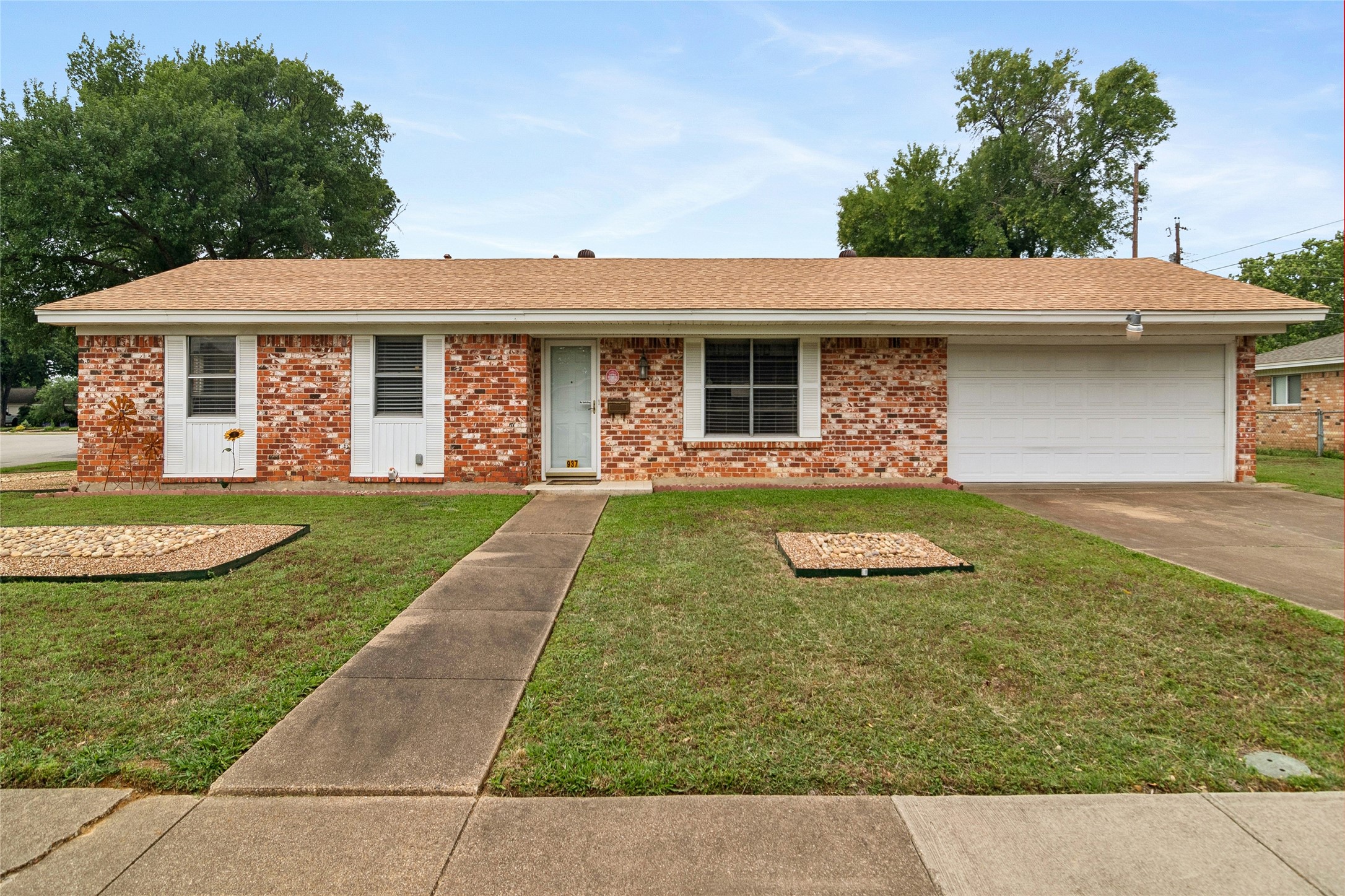 937 Patricia Street Irving TX 75060