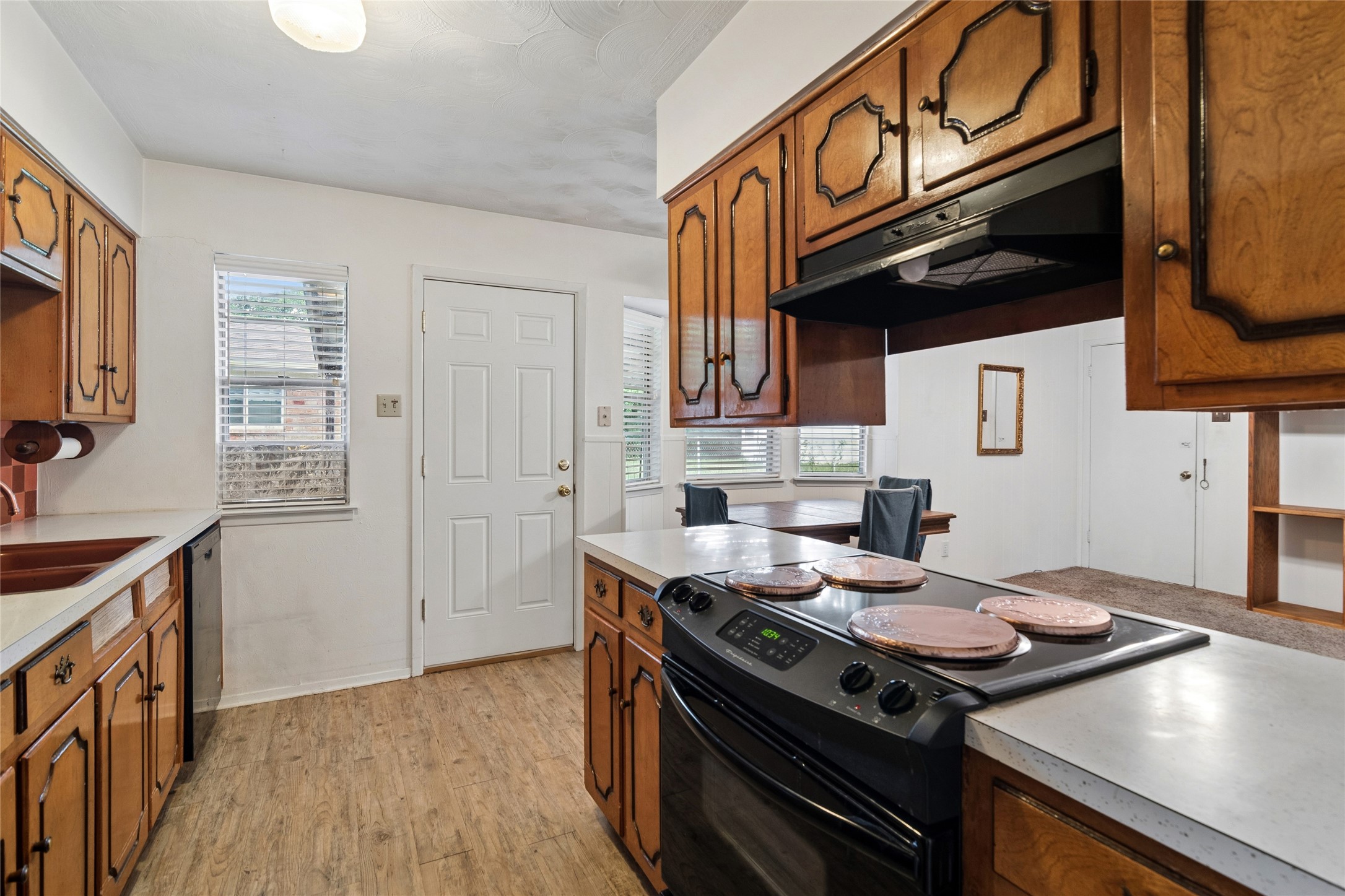 937 Patricia Street Irving TX 75060