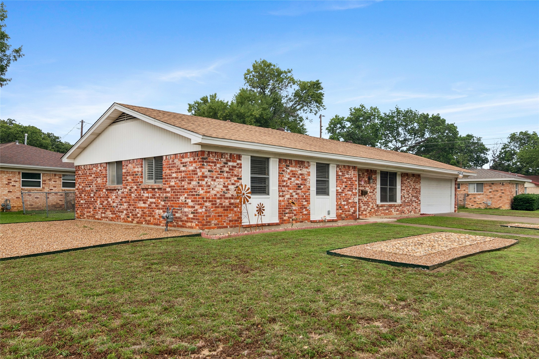 937 Patricia Street Irving TX 75060