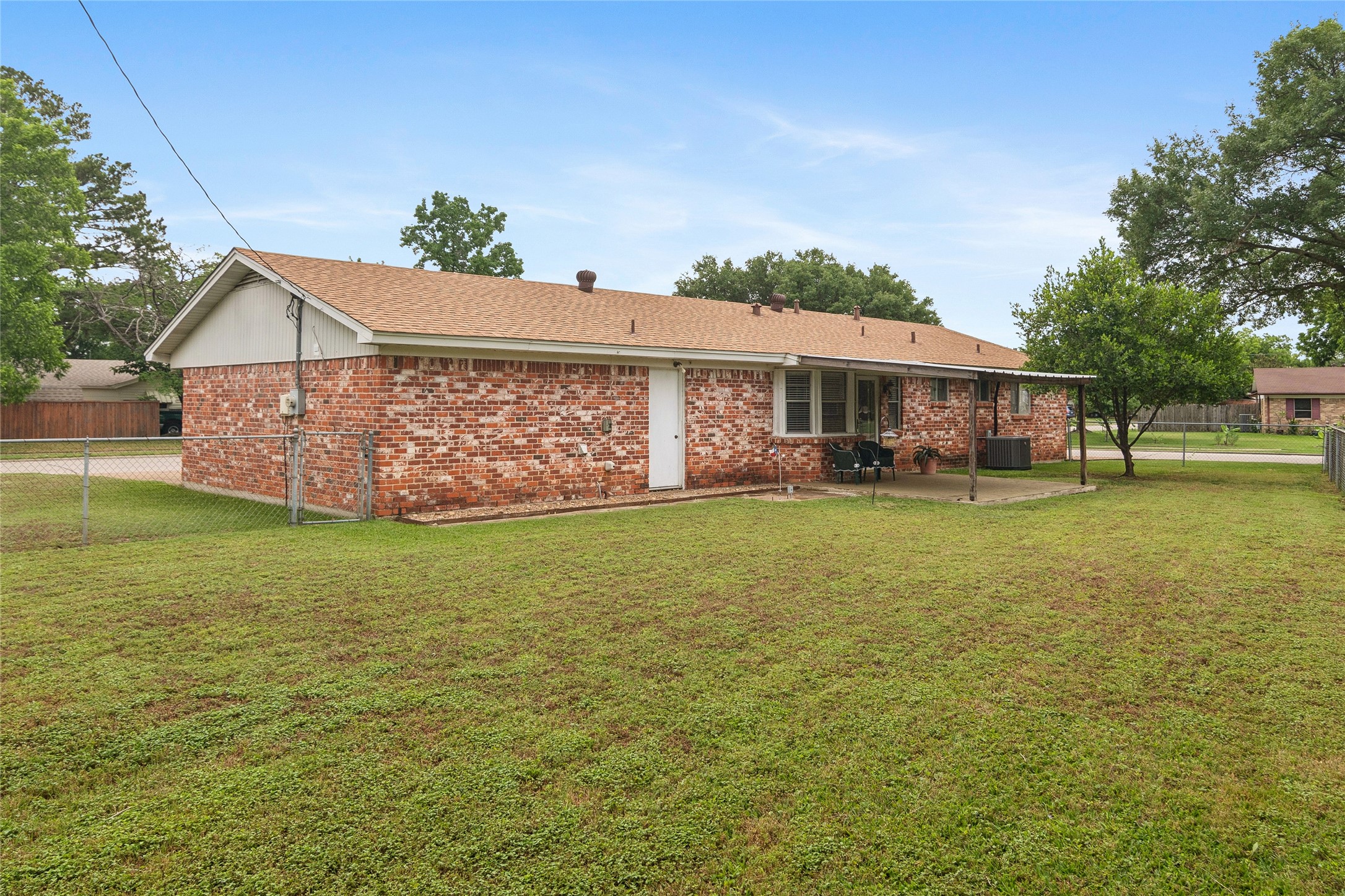 937 Patricia Street Irving TX 75060