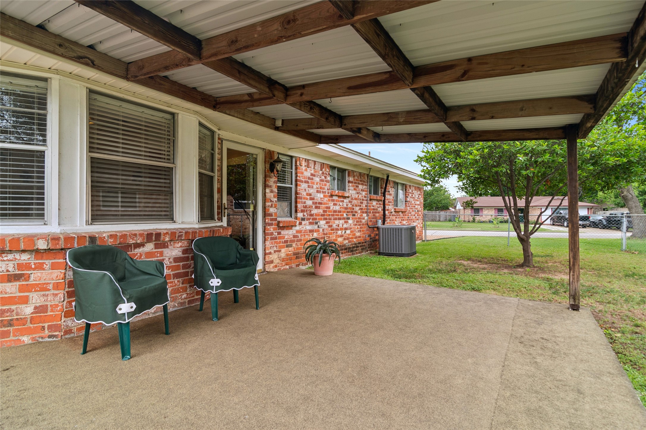 937 Patricia Street Irving TX 75060