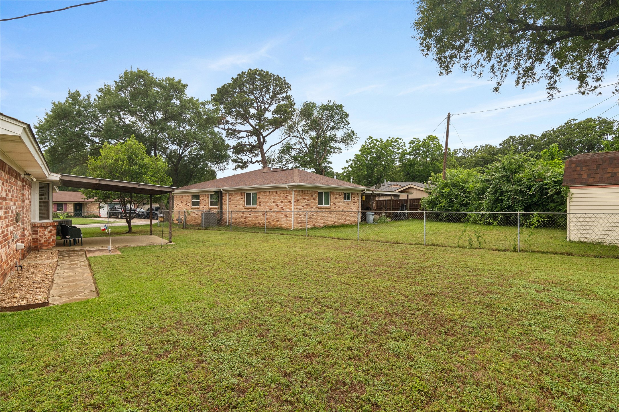 937 Patricia Street Irving TX 75060