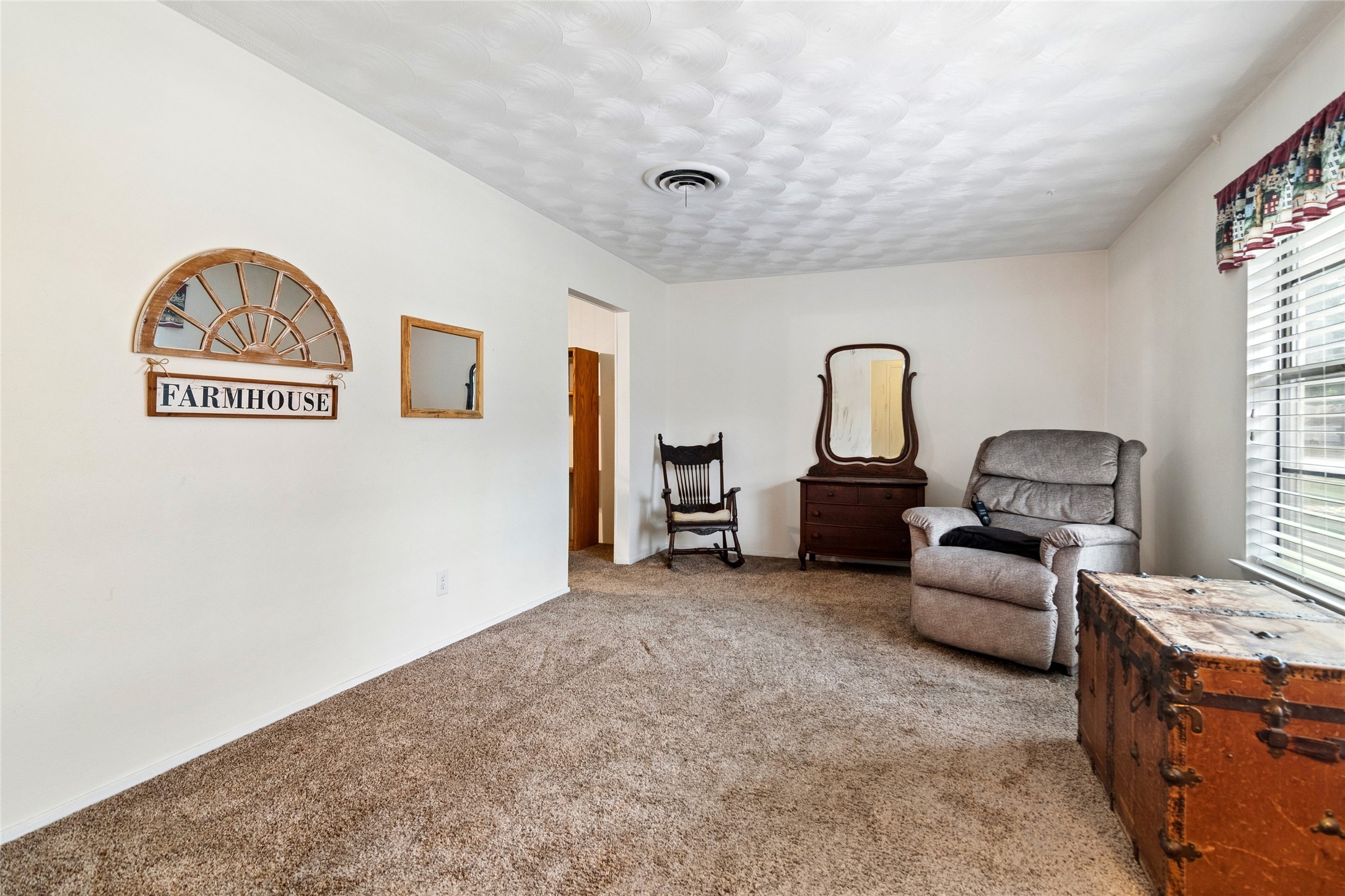 937 Patricia Street Irving TX 75060