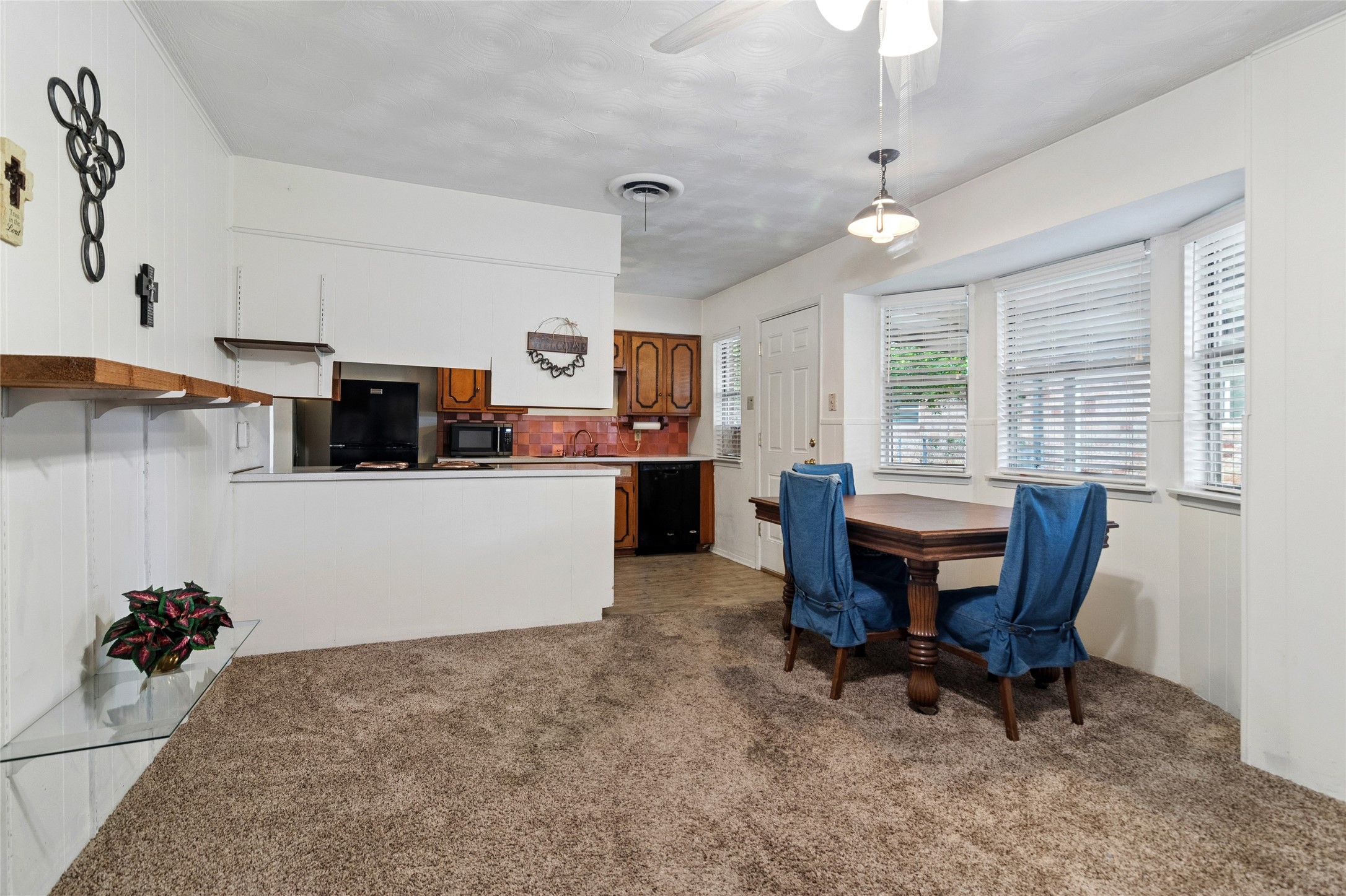 937 Patricia Street Irving TX 75060