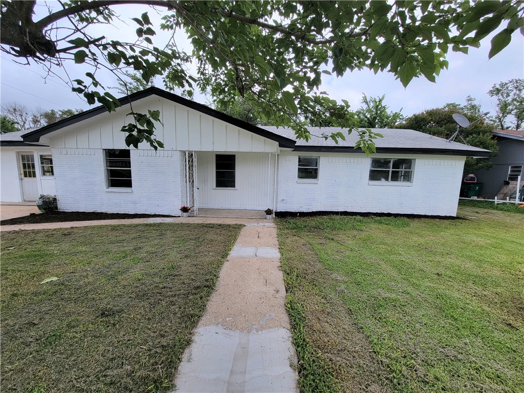 809 W Angeline Street Groesbeck TX 76642