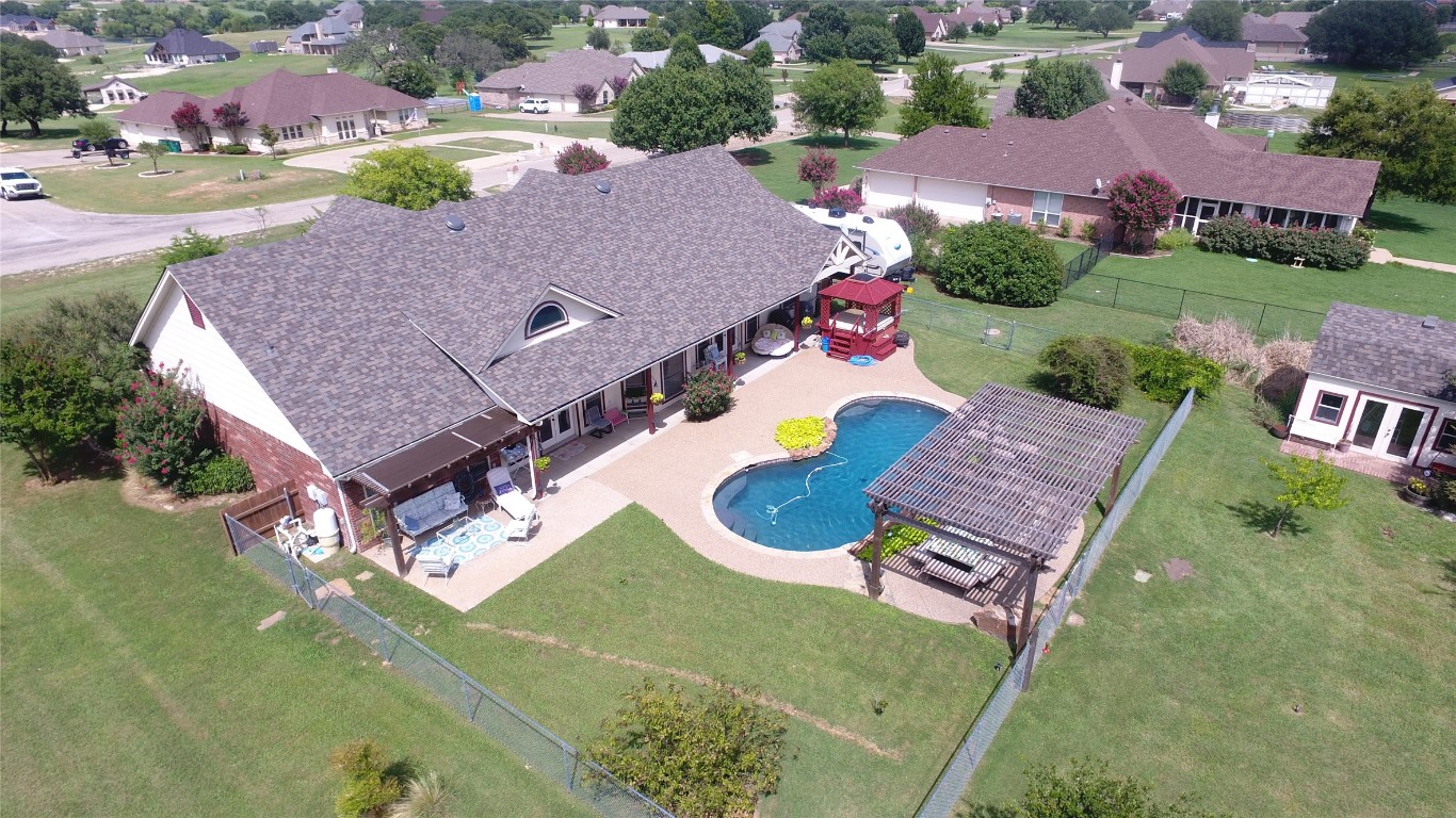 2017 W Emerald Bend Court Granbury TX 76049