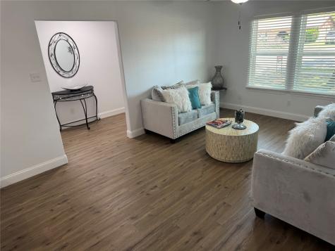 5812 Mccart Avenue Fort Worth TX 76133