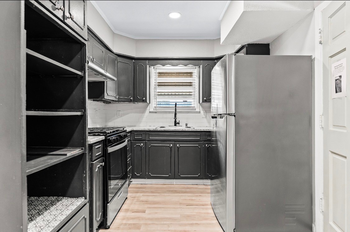 3807 Falls Drive Dallas TX 75211