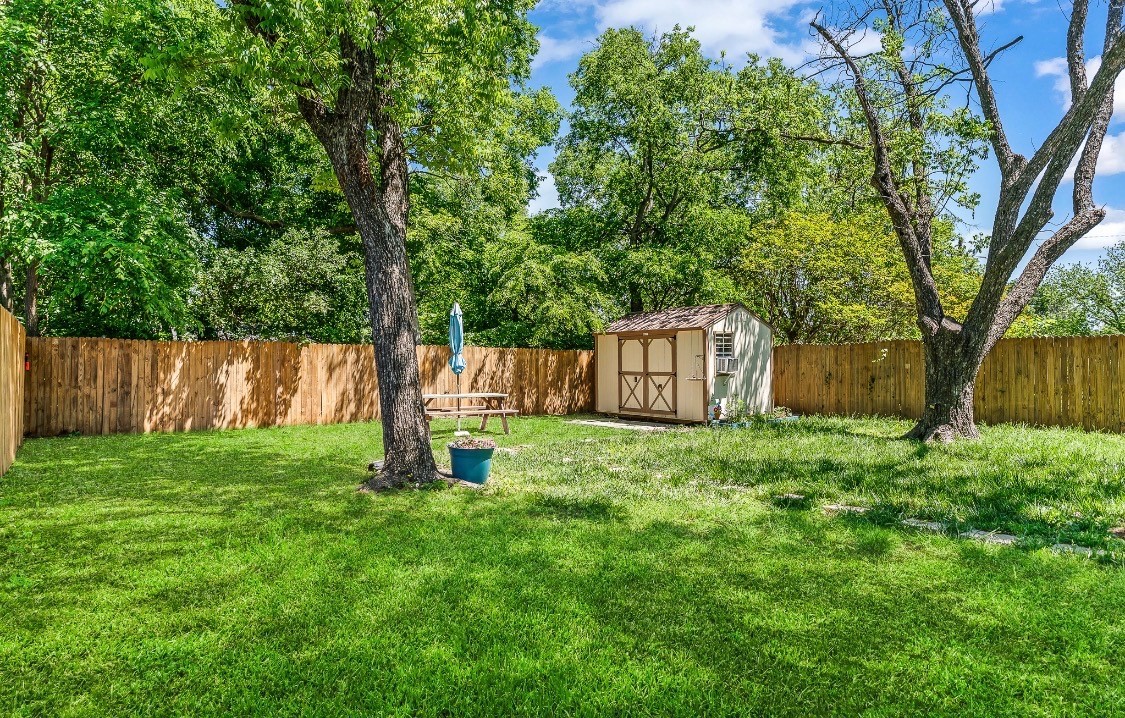 3807 Falls Drive Dallas TX 75211