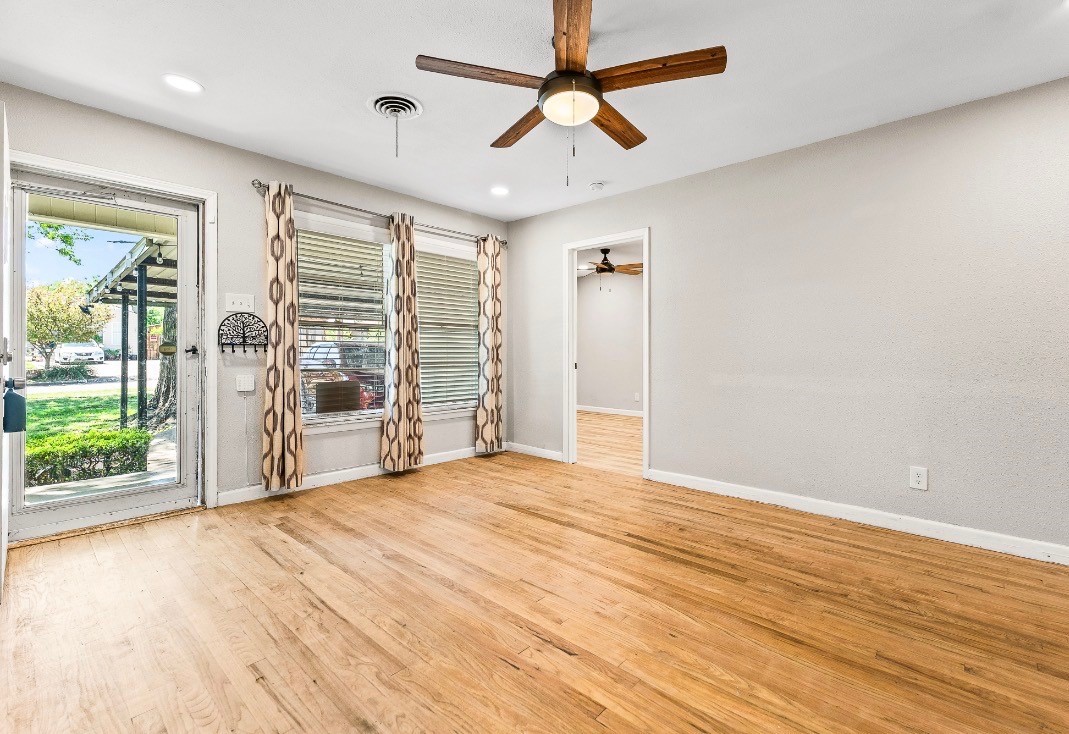 3807 Falls Drive Dallas TX 75211