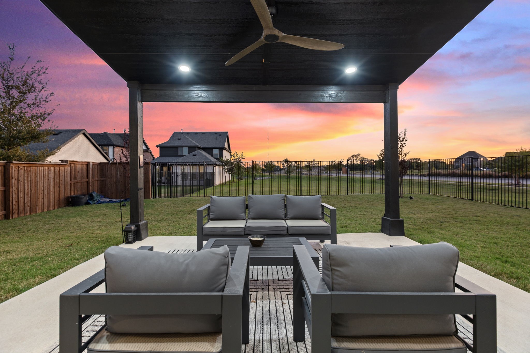 1725 Mcdougall Creek Van Alstyne TX 75495