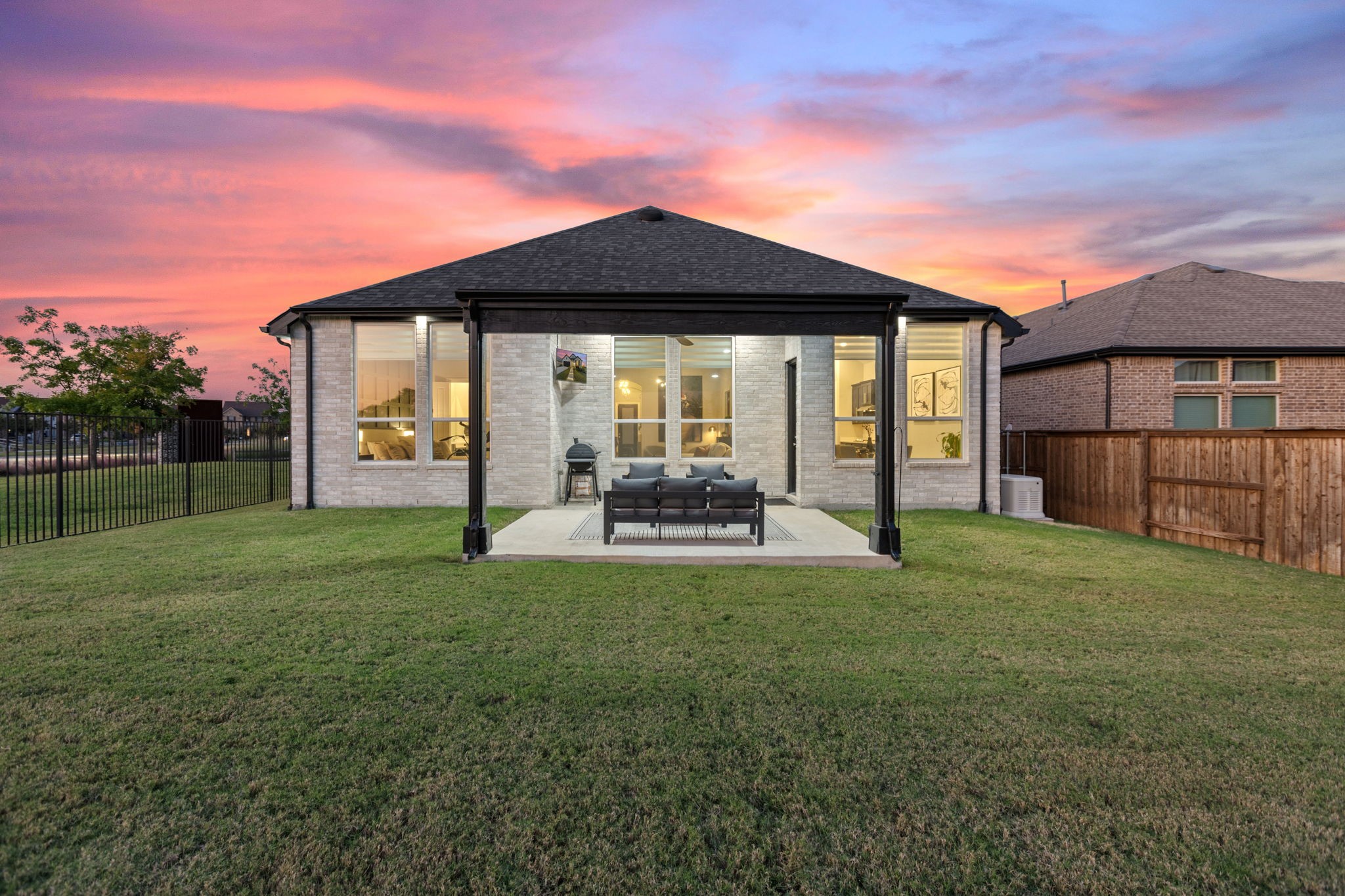 1725 Mcdougall Creek Van Alstyne TX 75495