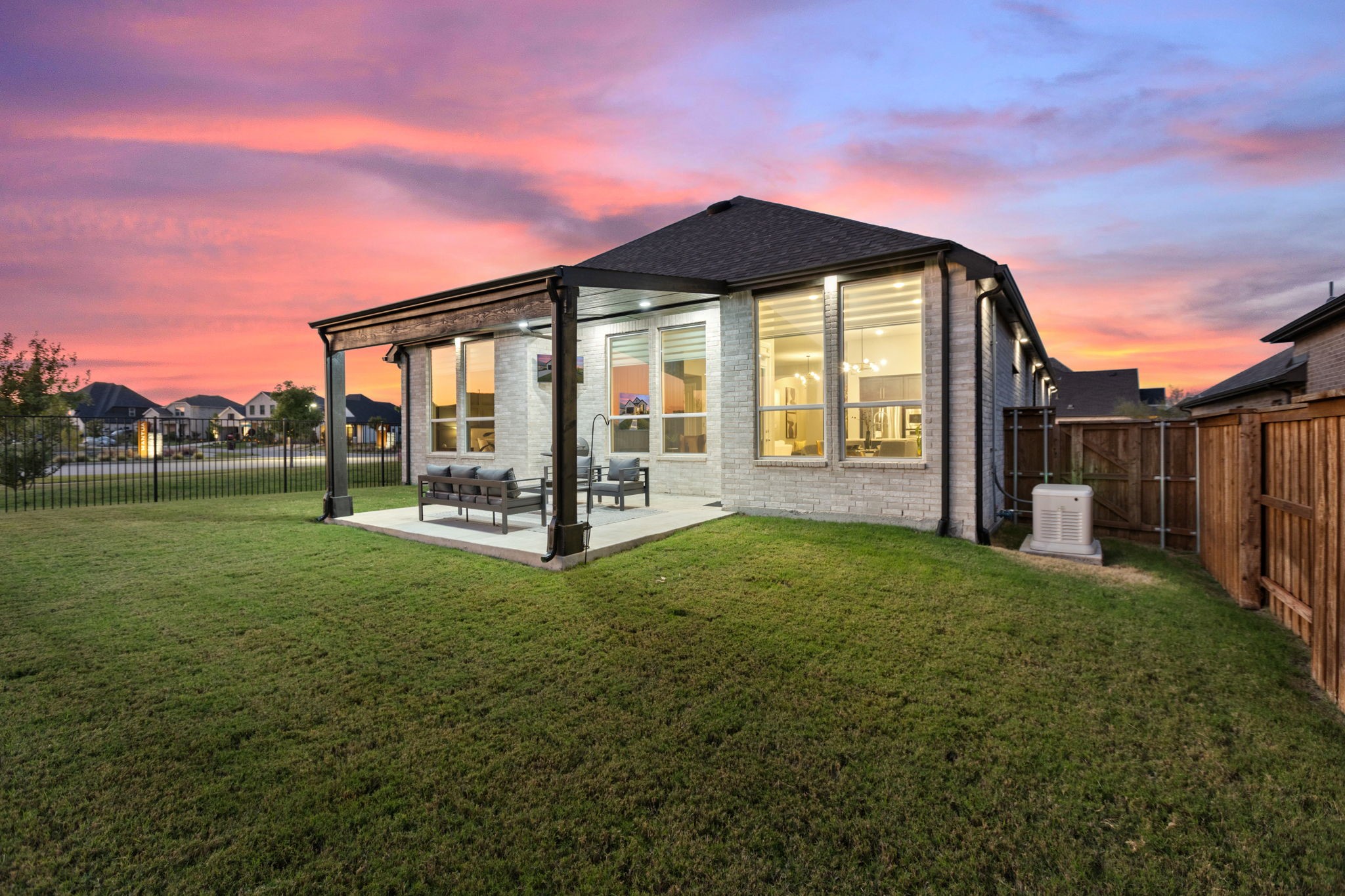 1725 Mcdougall Creek Van Alstyne TX 75495
