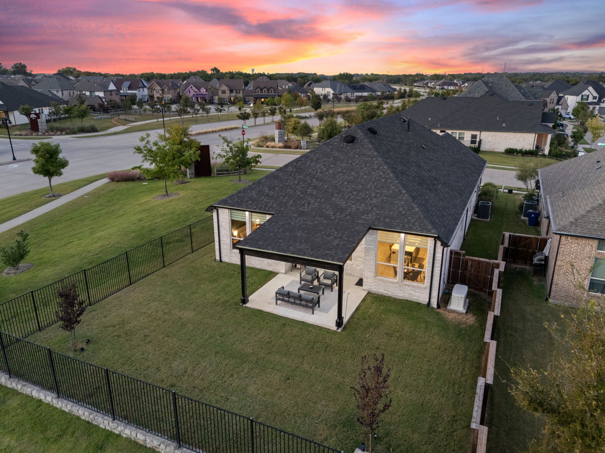 1725 Mcdougall Creek Van Alstyne TX 75495