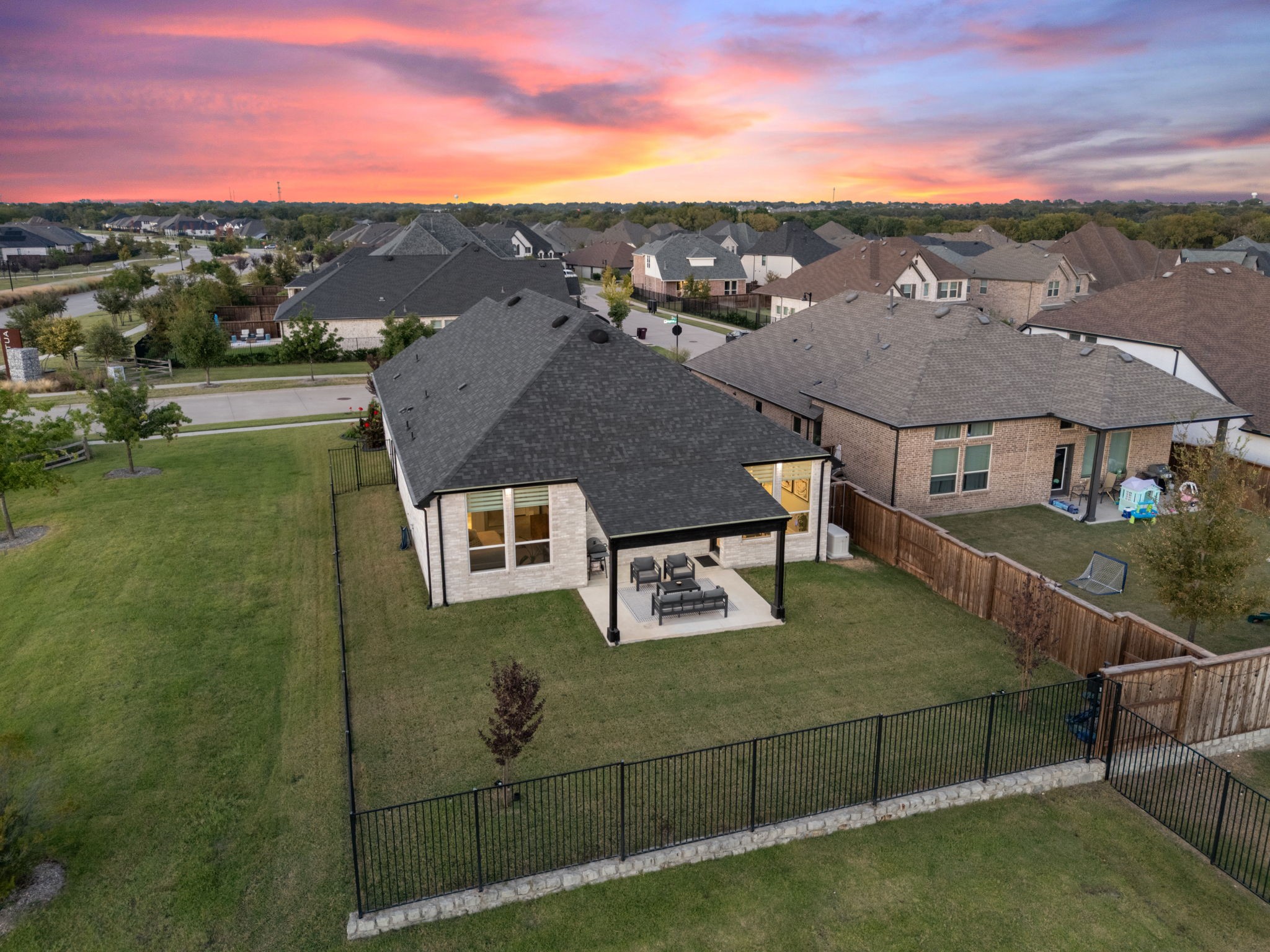 1725 Mcdougall Creek Van Alstyne TX 75495