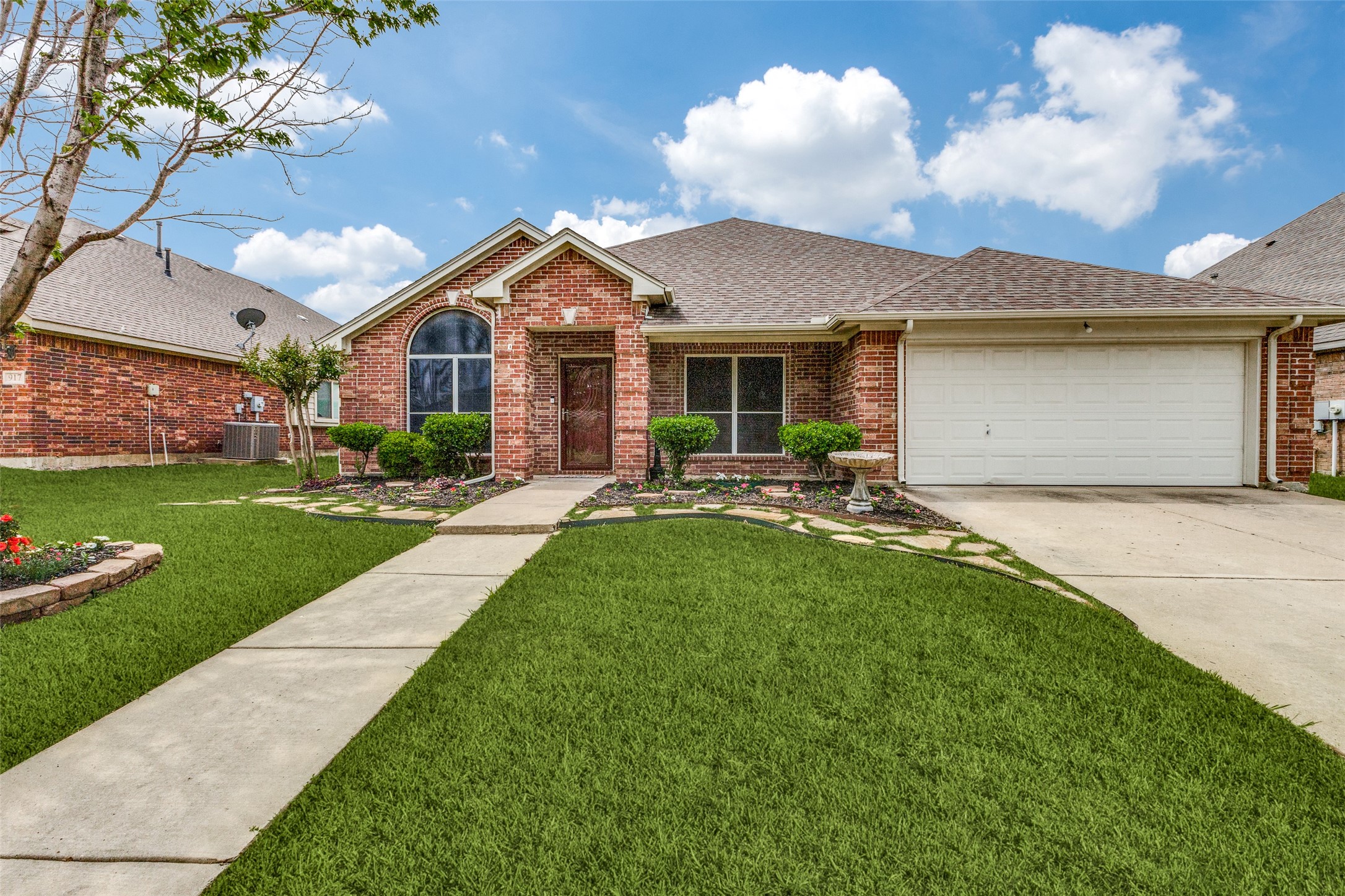 921 Virginia Lane Saginaw TX 76179