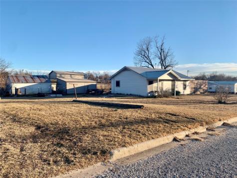 419 Green Street Bowie TX 76230