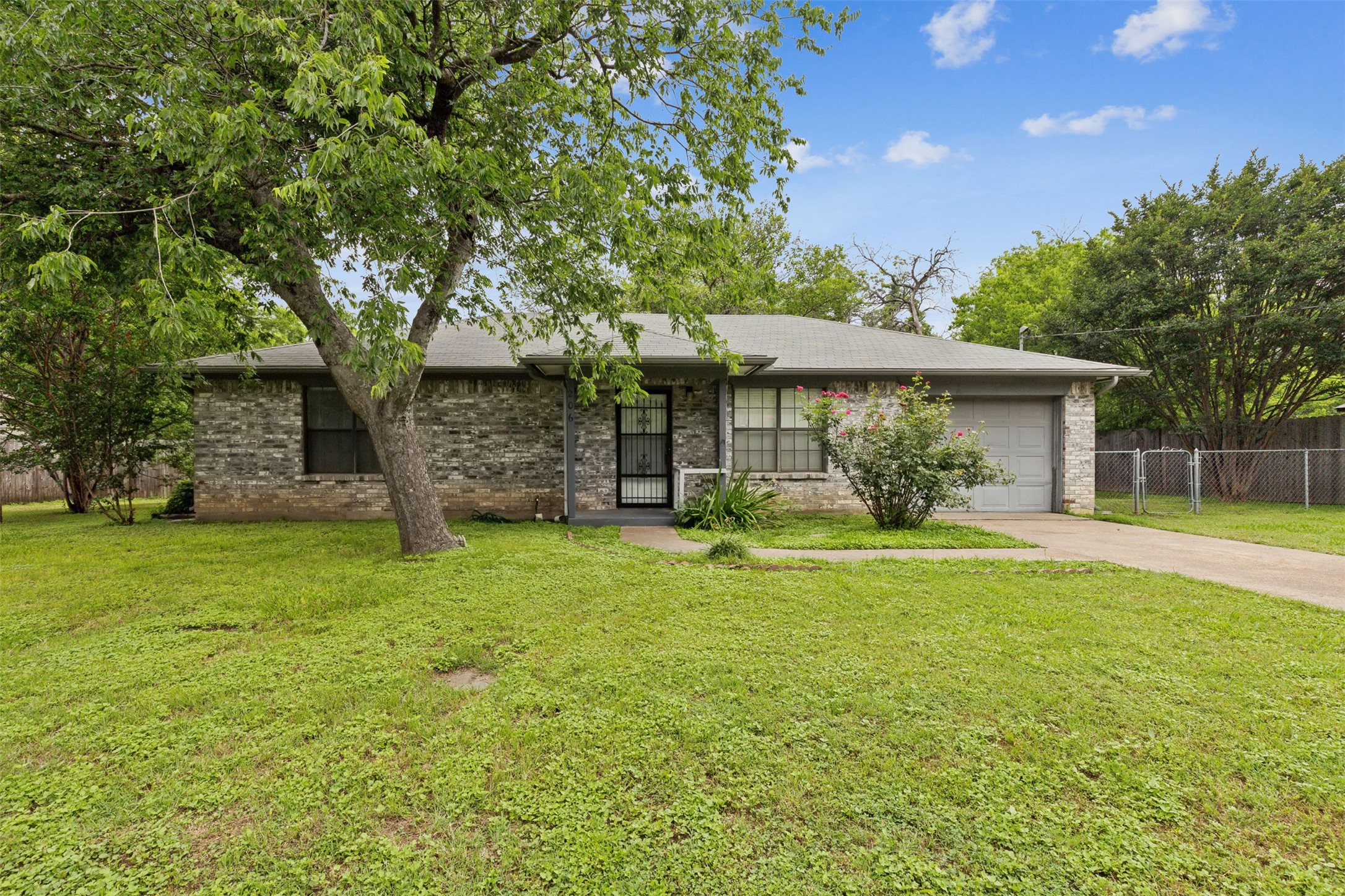206 Lovelady Street Cleburne TX 76033