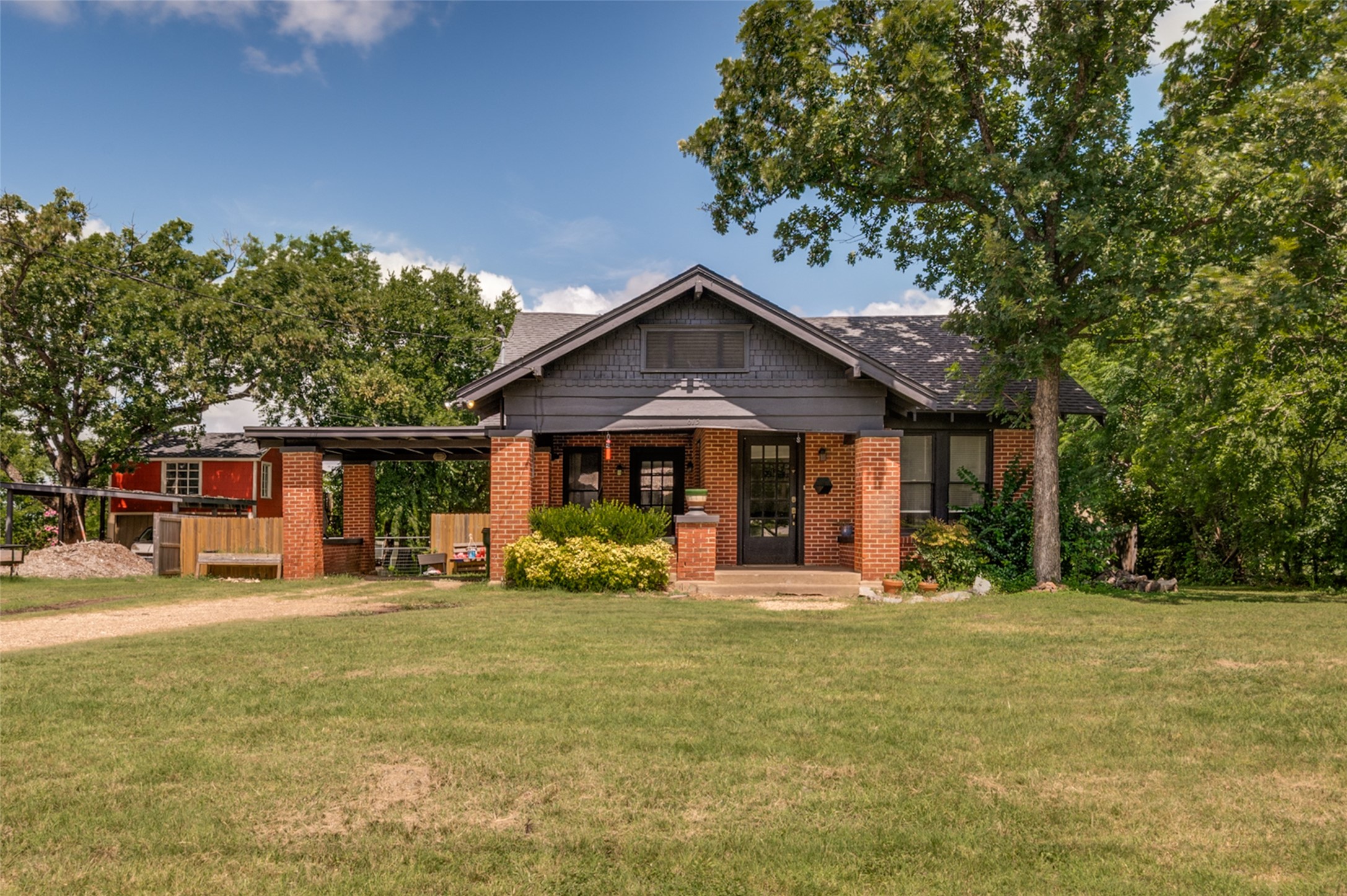613 N Grand Avenue Waxahachie TX 75165