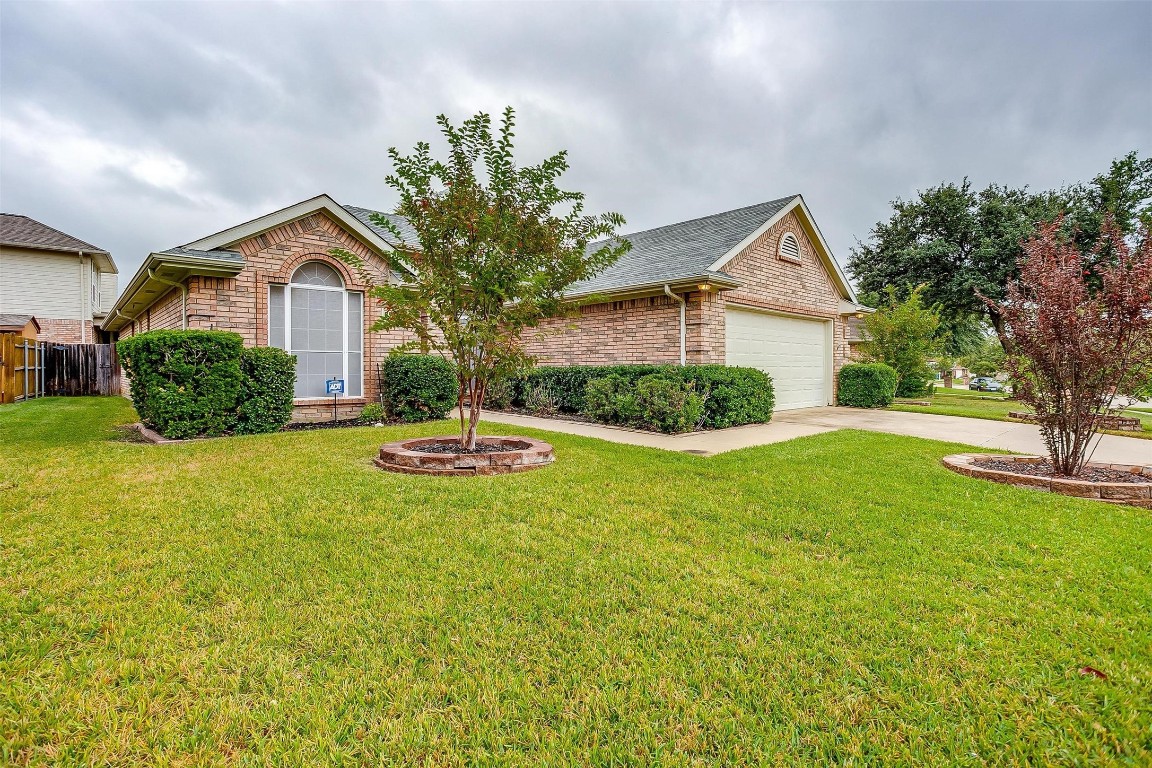 2716 Crystal Glenn Circle Hurst TX 76054
