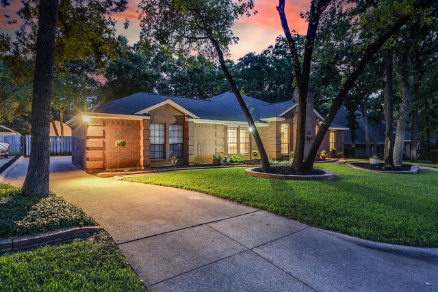 3008 Stone Bluff Court Arlington TX 76017