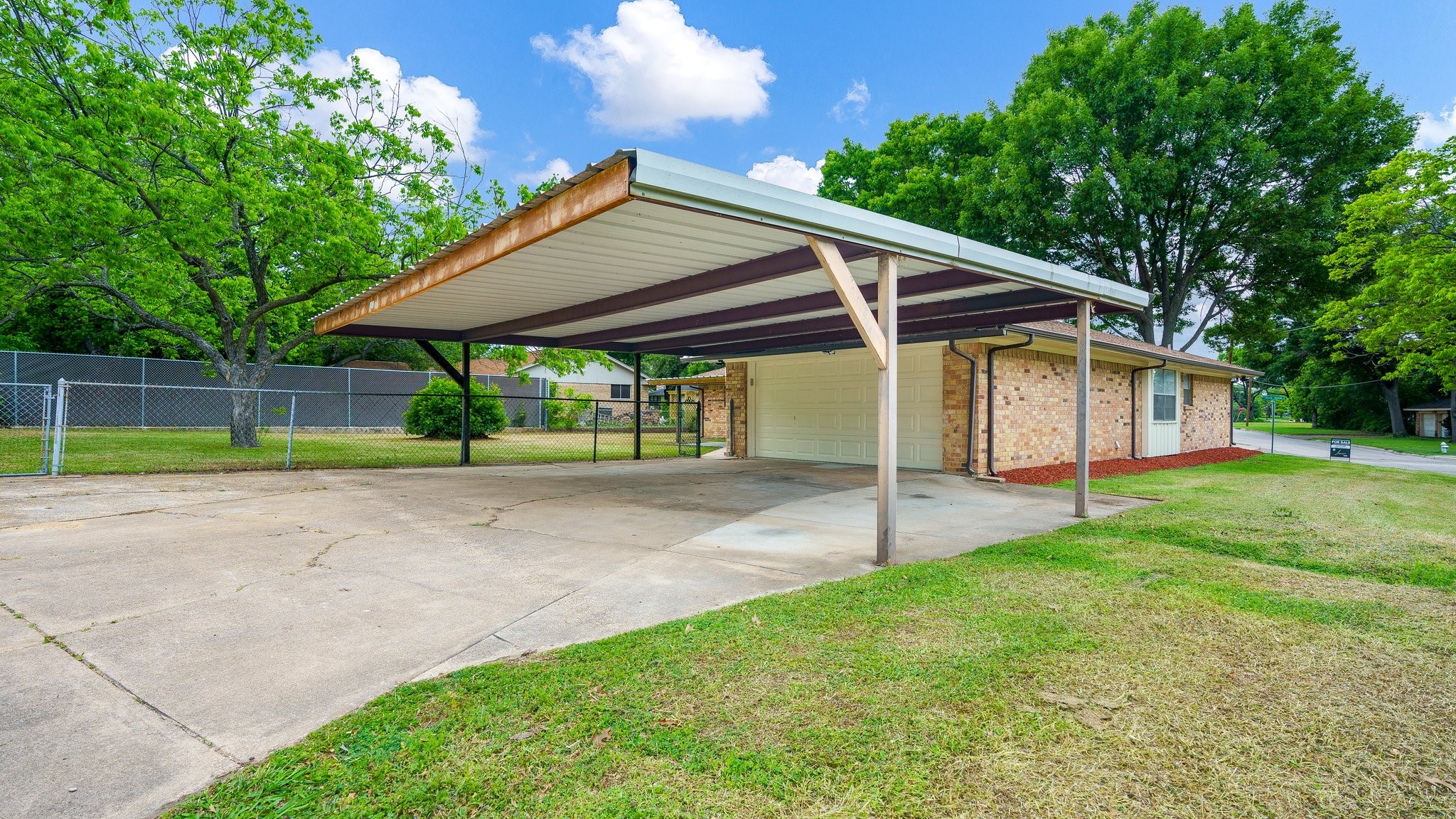 400 Brook Hollow Circle Desoto TX 75115
